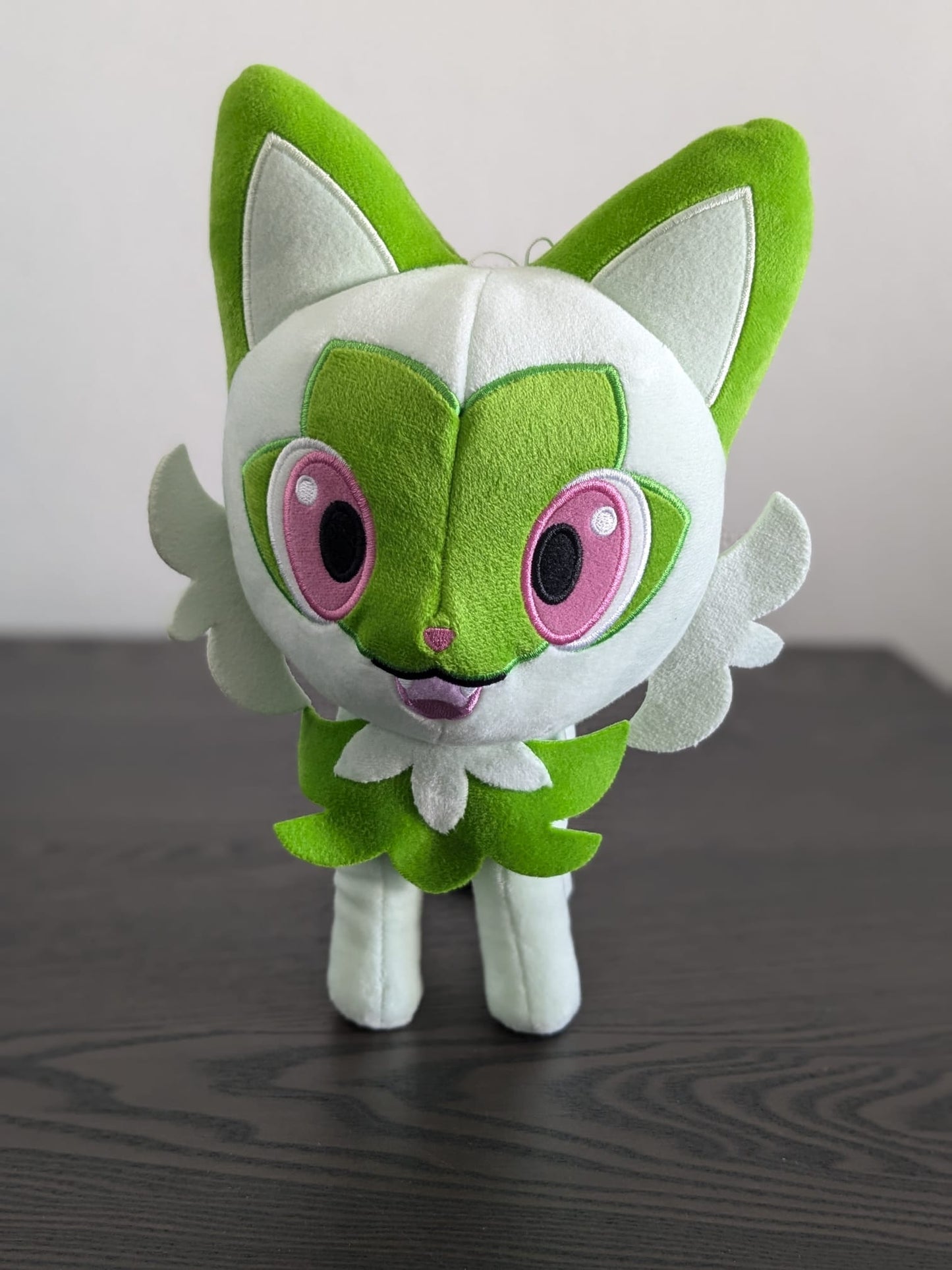 Peluche Pokemon - Poussacha (Sprigatito) - Banpresto Flo'Kaze